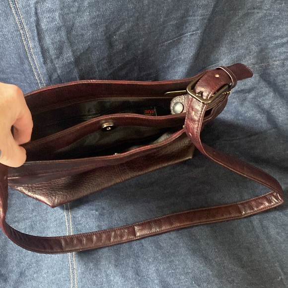 SAS leather hobo bag wine color beautiful leather and beautiful condition - Picture 2 of 8